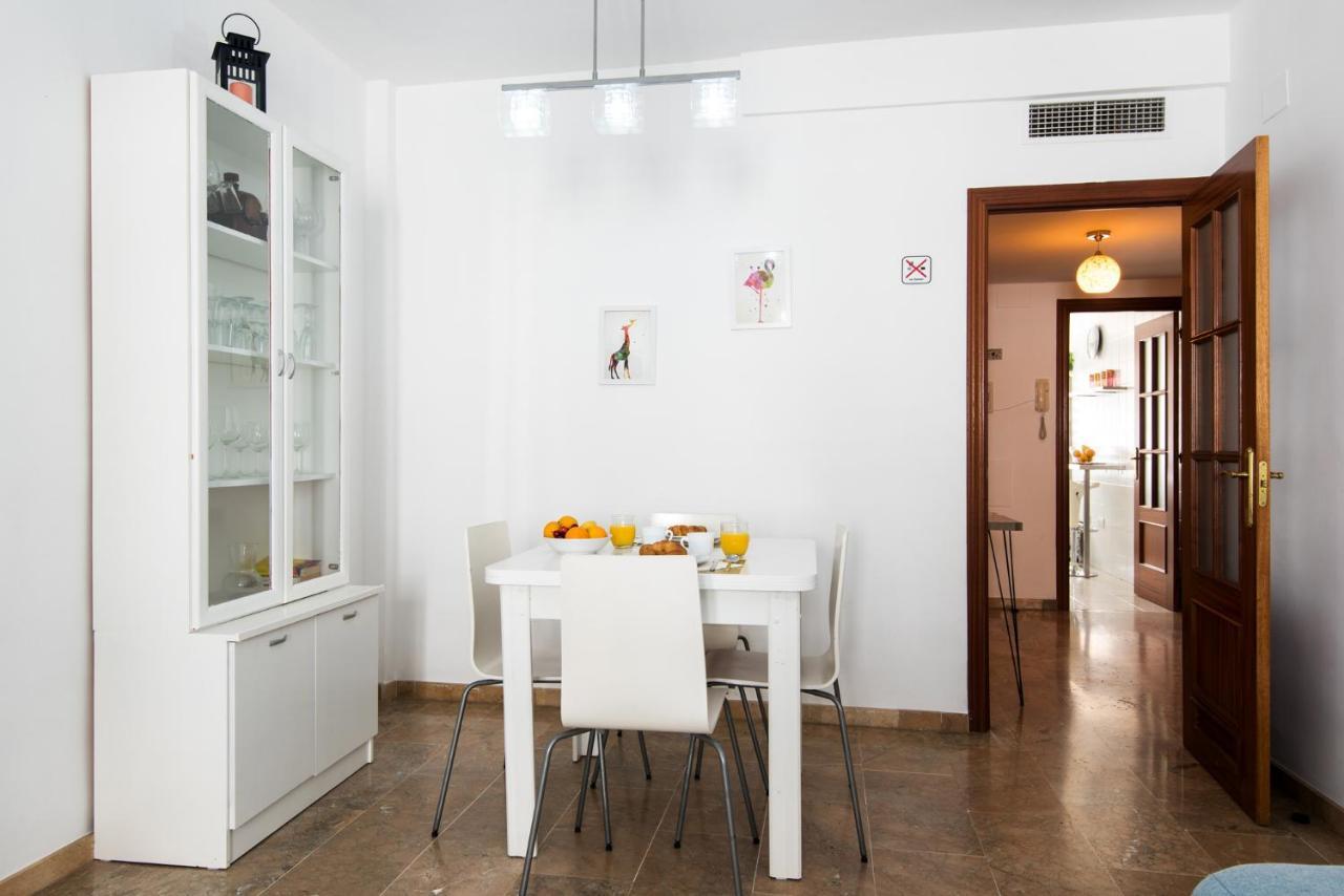 Apartament Center 2bed 2b Aircon Wif And Parking Free *